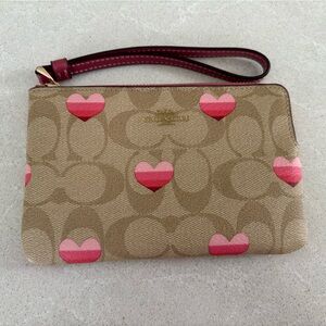 NWT Coach Zip Wristlet In Signature Canvas With Stripe Heart Print valentines